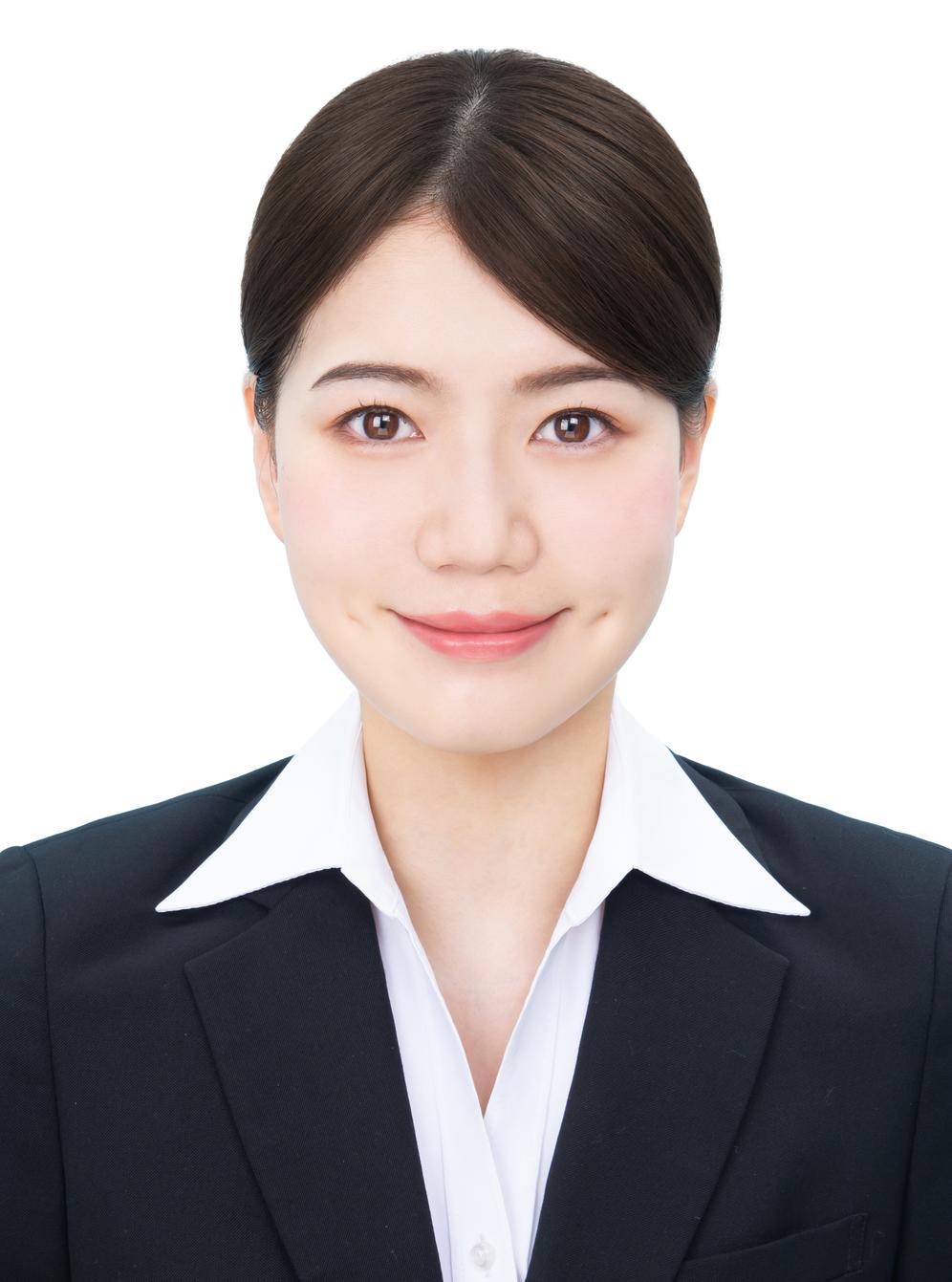 女子就活生のプロがヘアメイクして、撮影指導をした証明写真のアフター