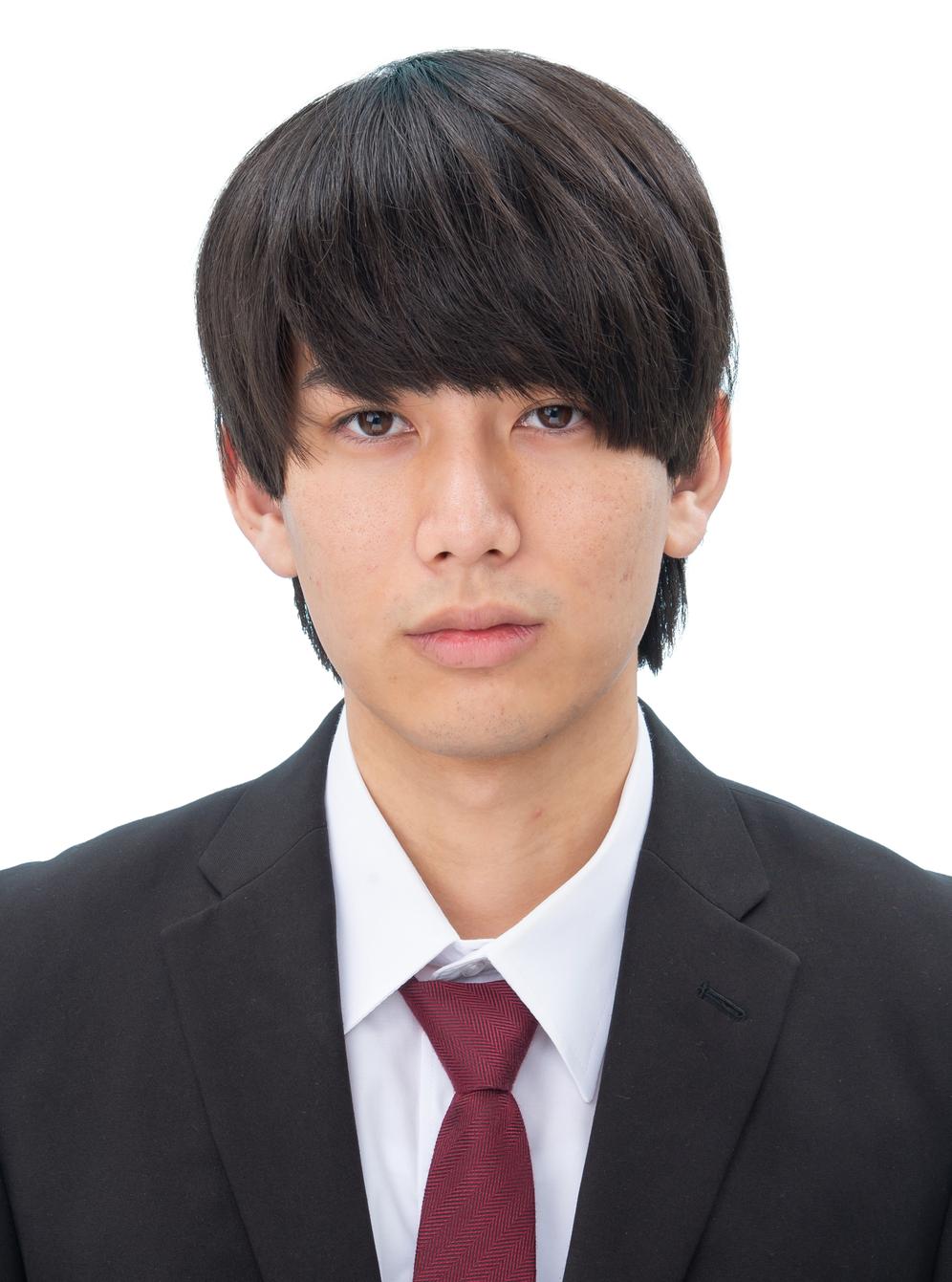 男子就活生の証明写真のビフォー