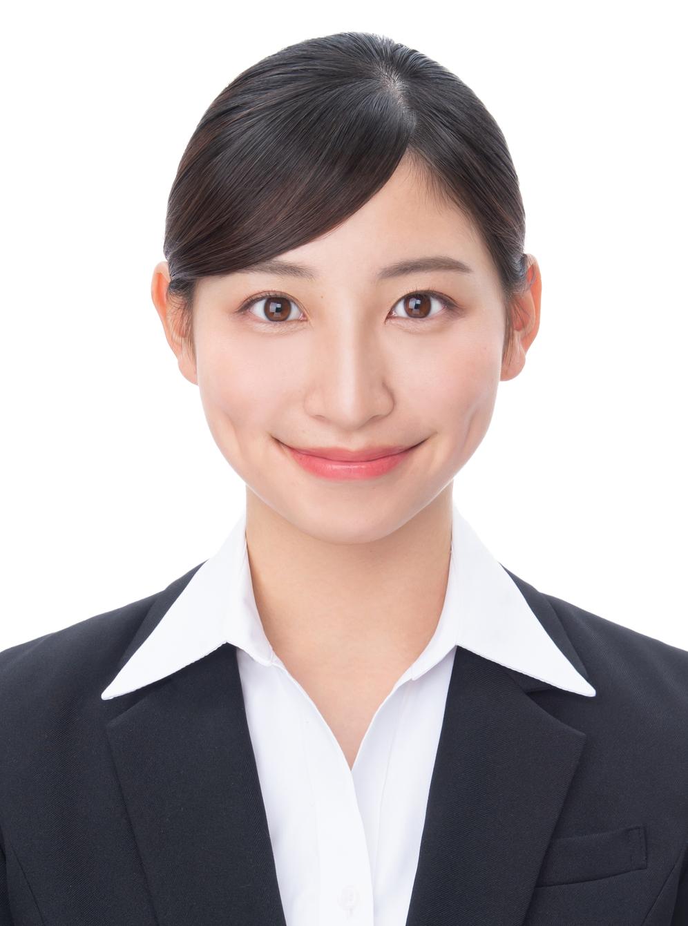 黒髪修正を施した女性の就活証明写真