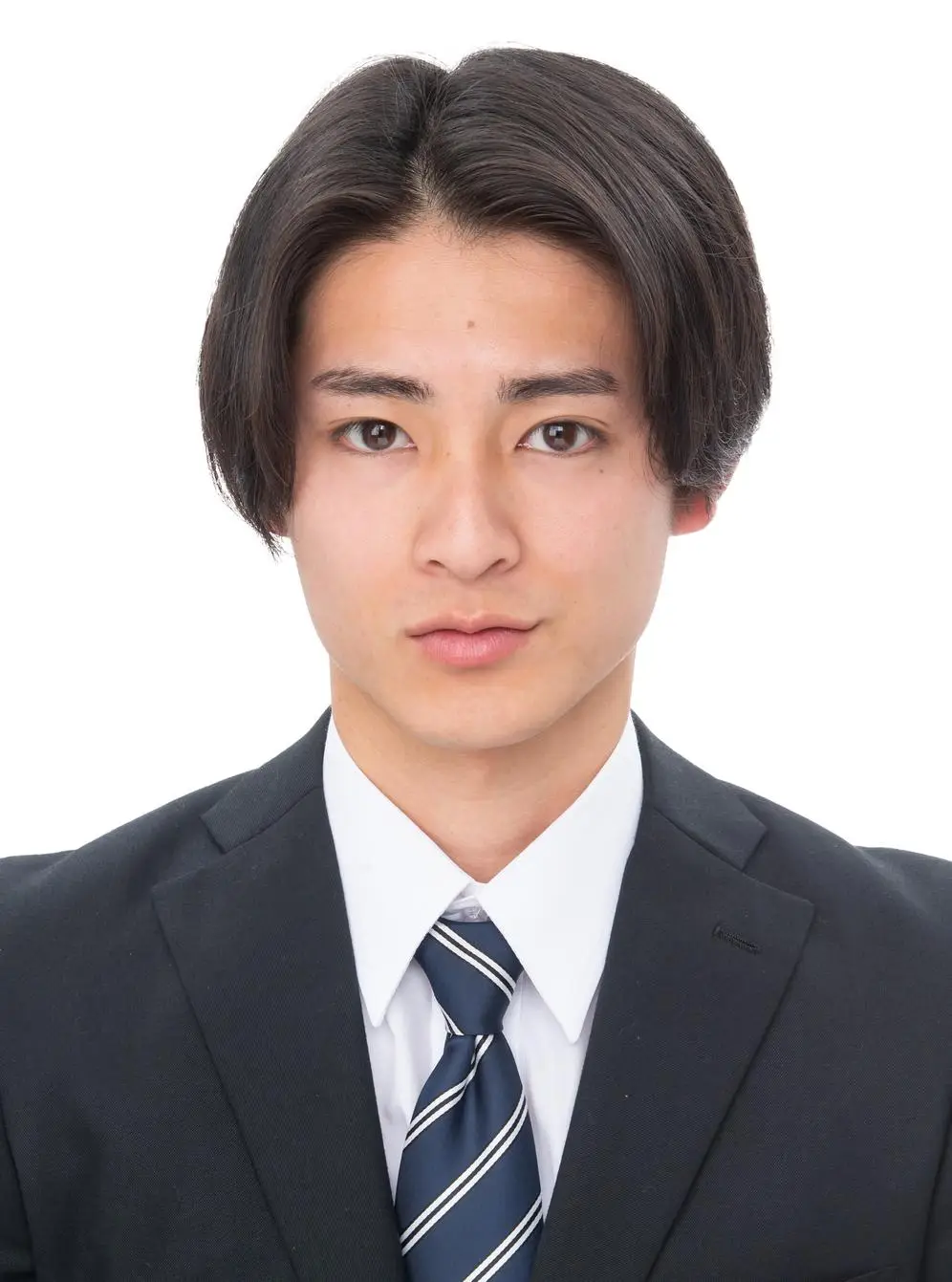 男子就活生の証明写真のビフォー