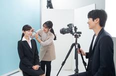 就活証明写真を撮影する写真