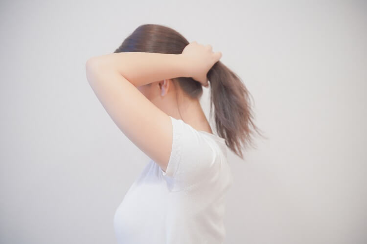 就活証明写真で一つ結びが女子の髪型に最適って本当？プロが解説します