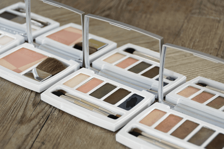 就活写真メイクに適したアイシャドウって？普段の就活との違いをヘアメイクがご紹介！