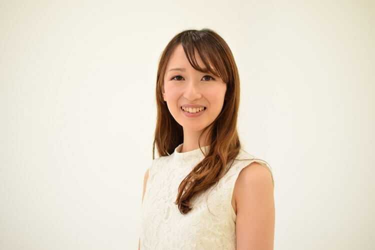 女性のロングヘアは就活証明写真で結局どの髪型にすべき？プロが詳しく解説