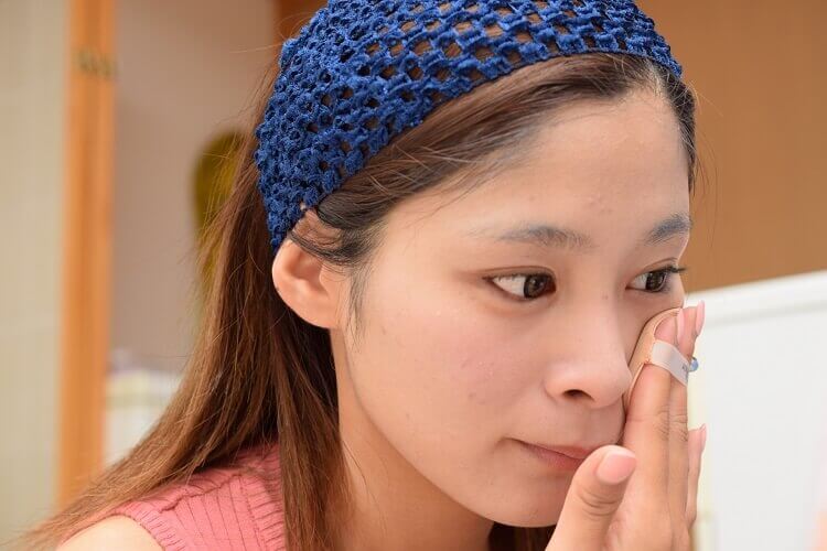 就活証明写真で加工いらずのベースメイクのやり方をプロが解説