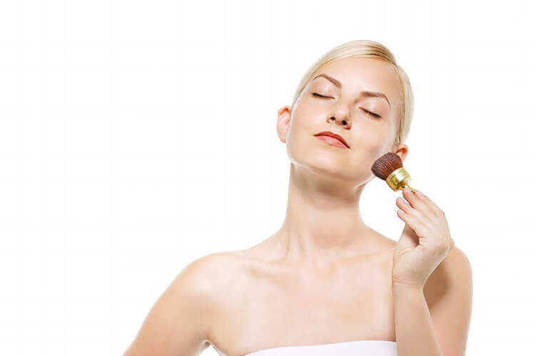 就活写真用メイクにおけるクリームチークの色や位置、塗り方をヘアメイクが解説6