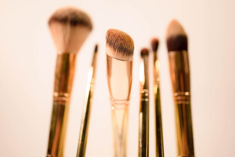 就活の証明写真はCCクリームを使って加工いらずの肌になる？プロが解説4