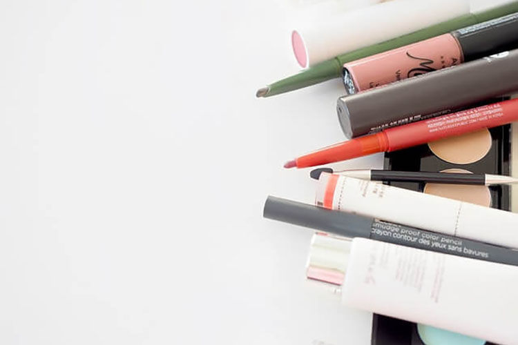 就活の証明写真はCCクリームを使って加工いらずの肌になる？プロが解説3