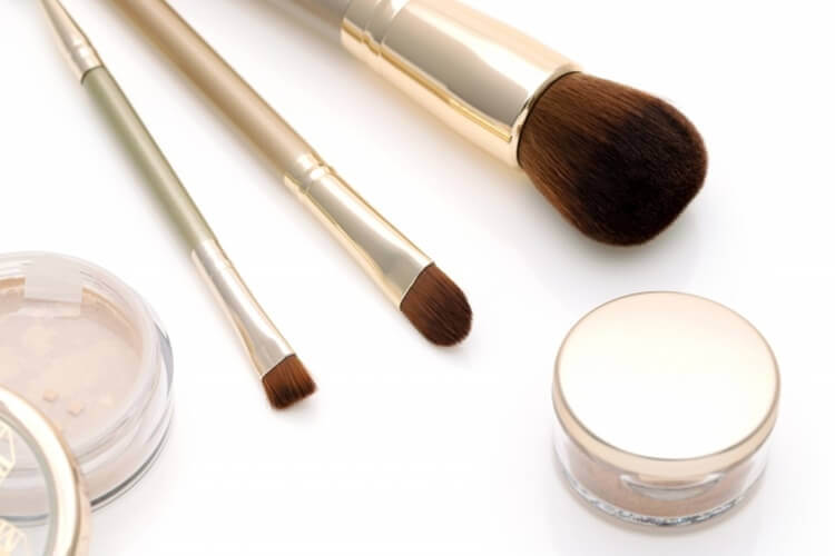 【プロ直伝！】 就活メイクのポンポンチークの使い方とおすすめポンポンチークを解説2