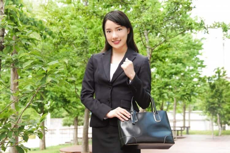 就活写真の撮影って茶髪でいいの？地毛が黒でない人の対処法も解説5