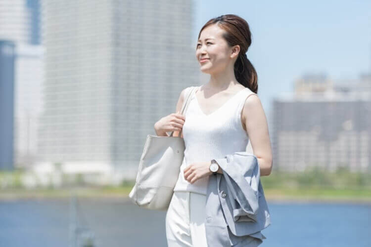 就活の写真は前髪をあげる髪型でもOK？好印象に見せる方法をプロが解説1