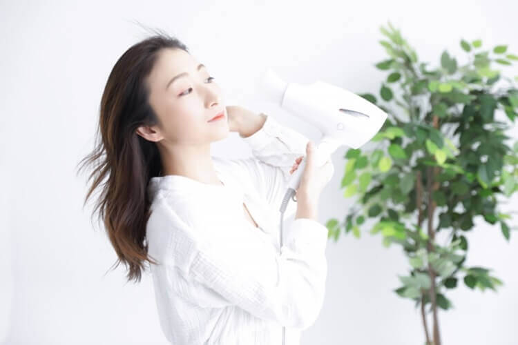 就活の写真は前髪をあげる髪型でもOK？好印象に見せる方法をプロが解説2