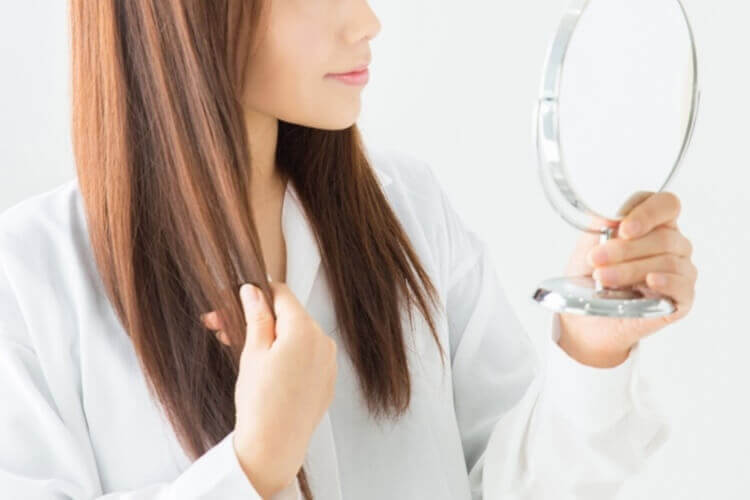 女性こそ就活写真にはスプレーでヘアセットするべき！プロが使い方を解説2