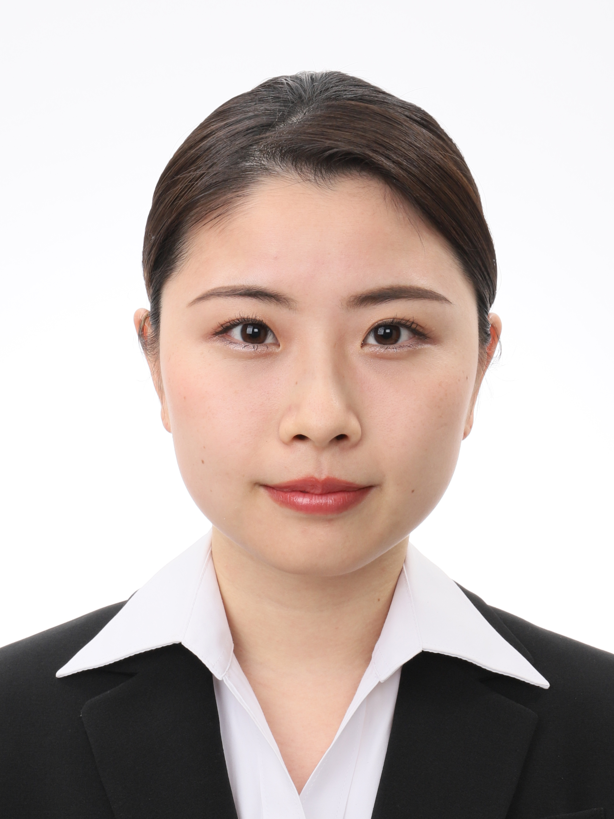 女性が一人で撮影した証明写真