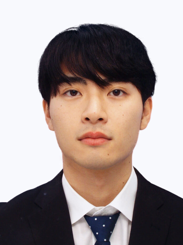 男子就活生の証明写真のビフォー