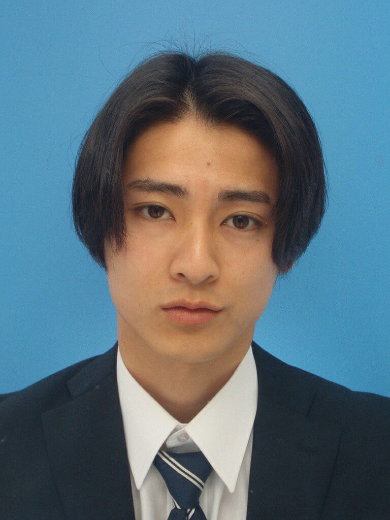 男子就活生の証明写真のビフォー