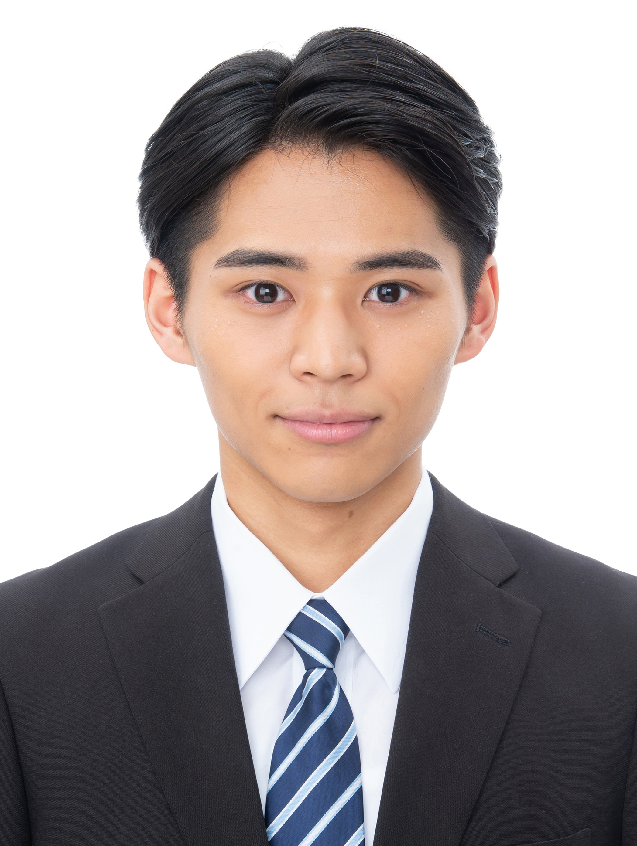 男性が一人で撮影した証明写真