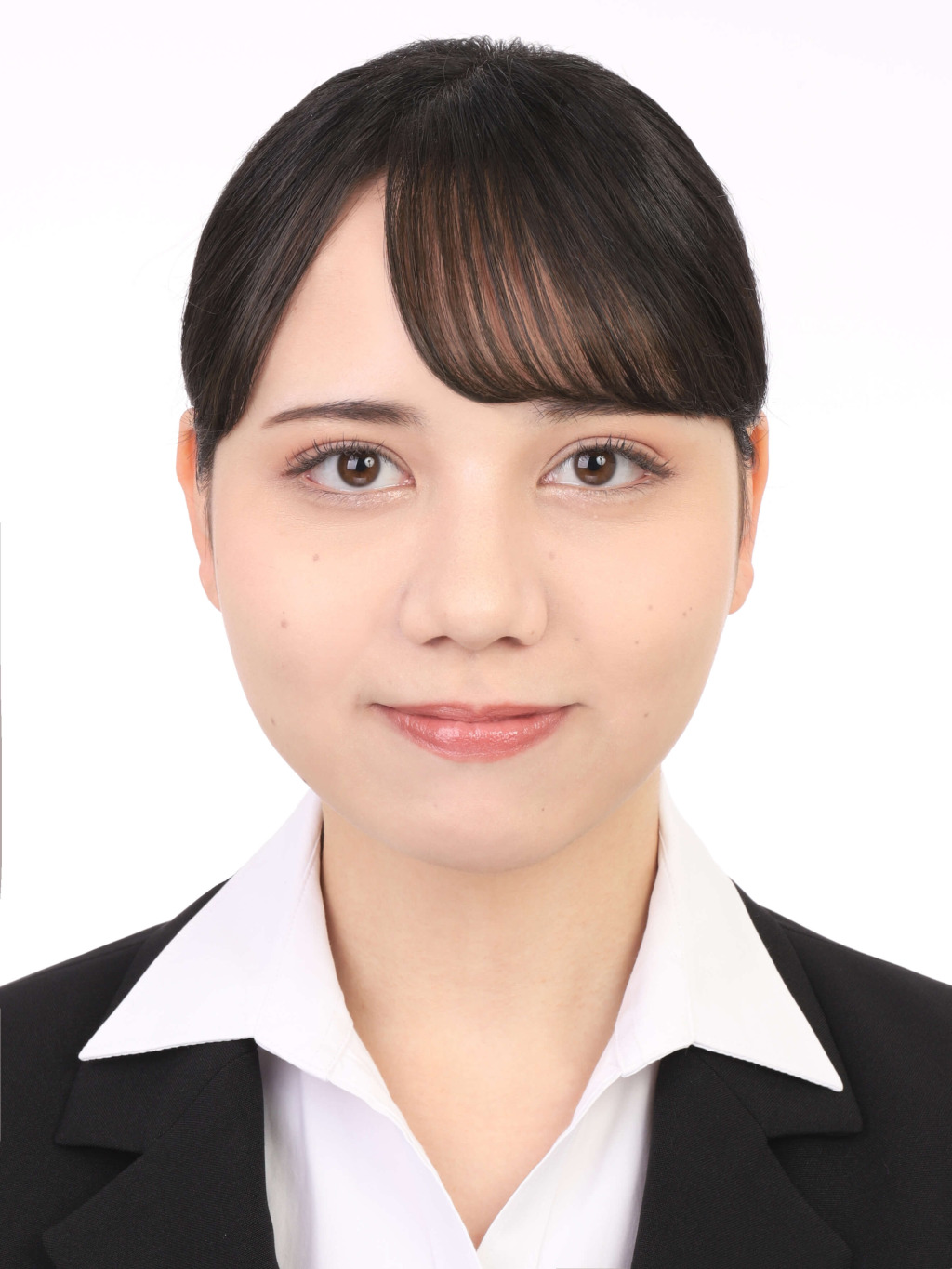 女子就活生のプロがヘアメイクして、撮影指導をした証明写真のアフター