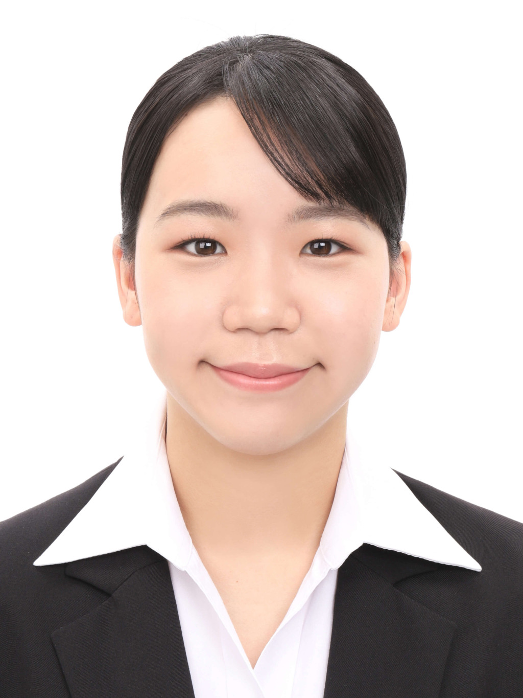 女子就活生のプロがヘアメイクして、撮影指導をした証明写真のアフター