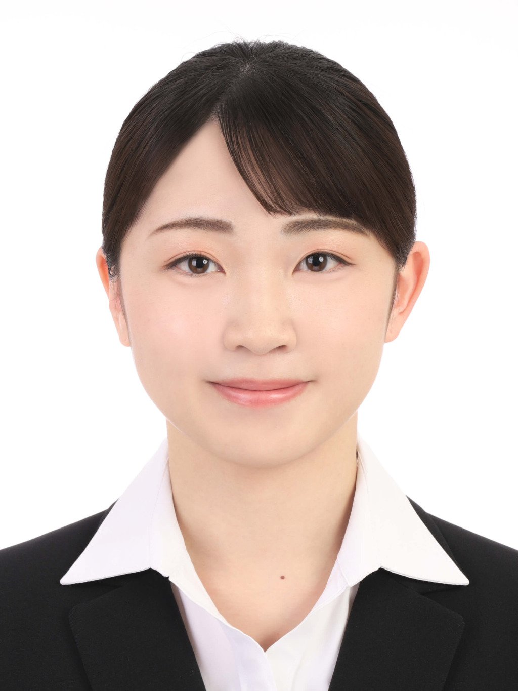 女子就活生のプロがヘアメイクして、撮影指導をした証明写真のアフター