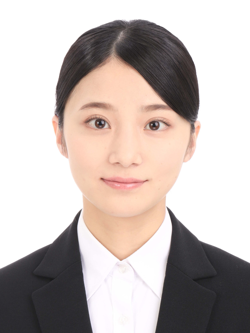 女子就活生の証明写真のビフォー