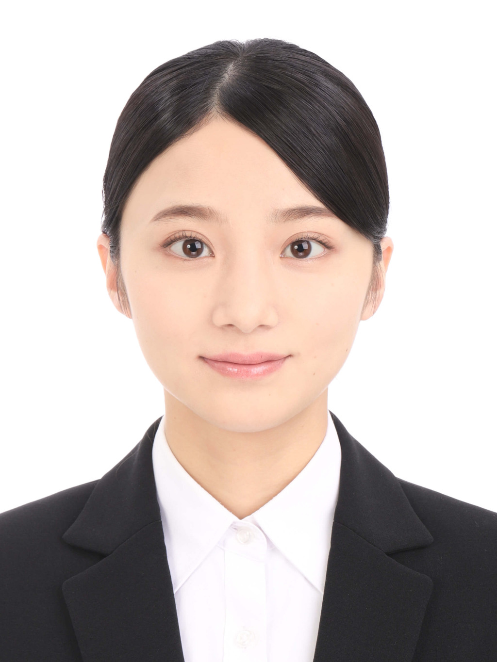 女子就活生のプロがヘアメイクして、撮影指導をした証明写真のアフター