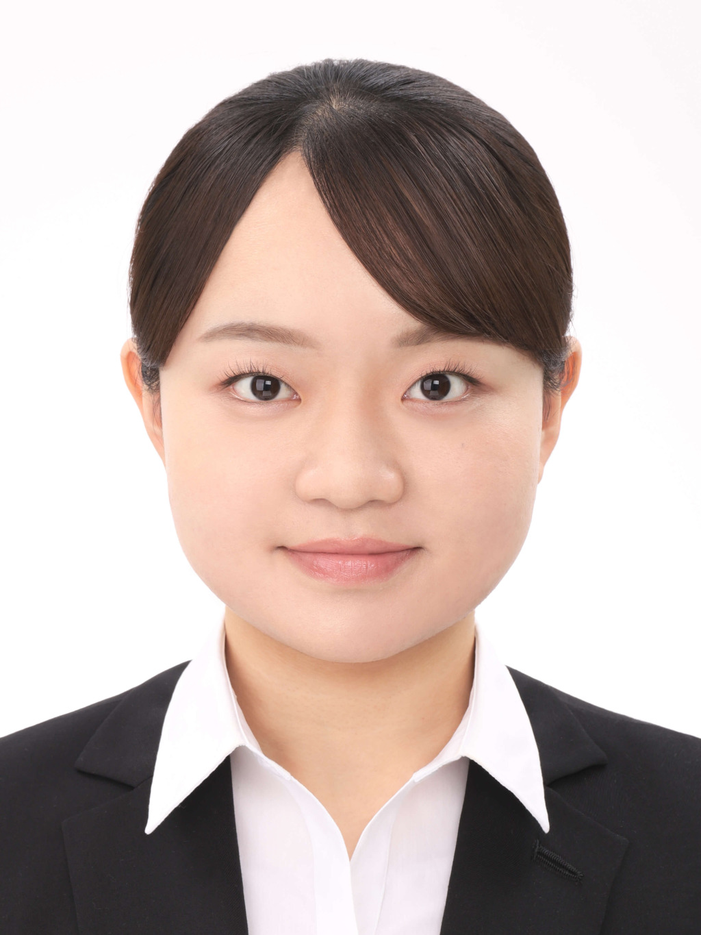 女子就活生のプロがヘアメイクして、撮影指導をした証明写真のアフター