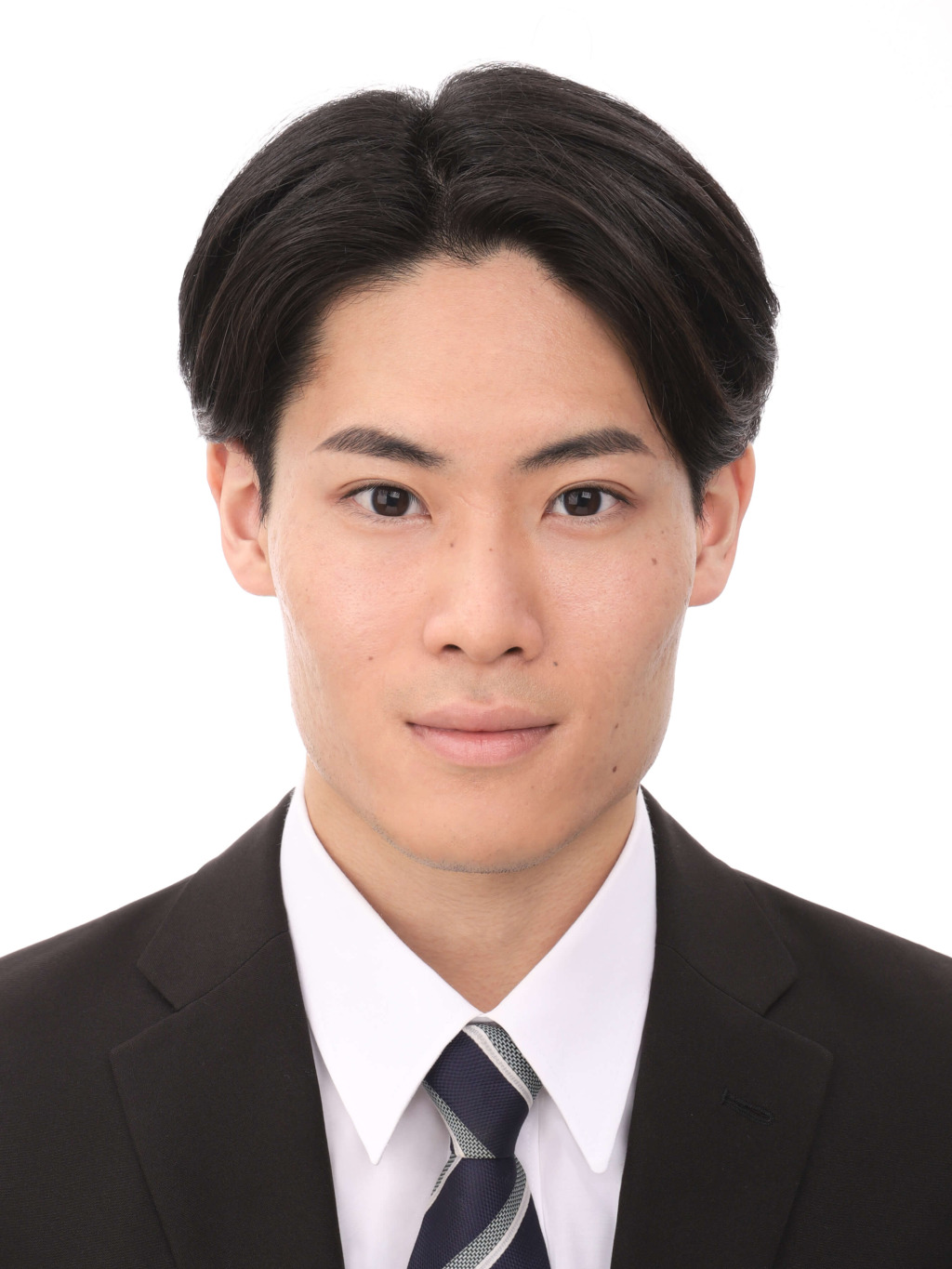 女子就活生のプロがヘアメイクして、撮影指導をした証明写真のアフター