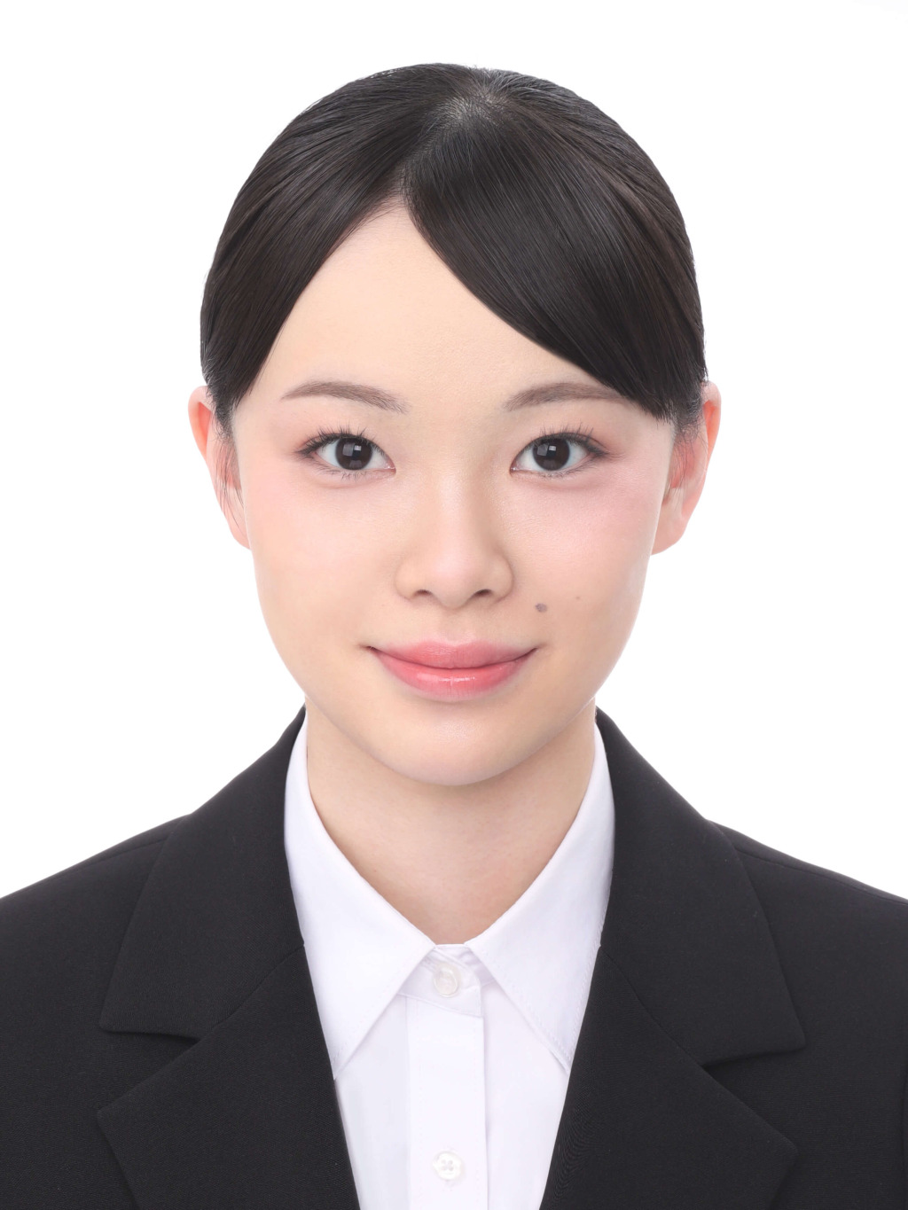 女子就活生のプロがヘアメイクして、撮影指導をした証明写真のアフター