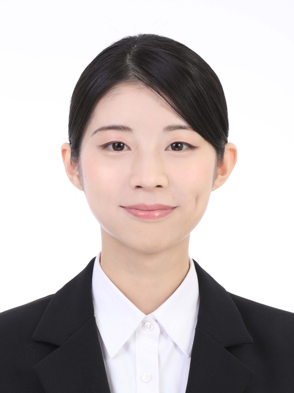 女子就活生のプロがヘアメイクして、撮影指導をした証明写真のアフター