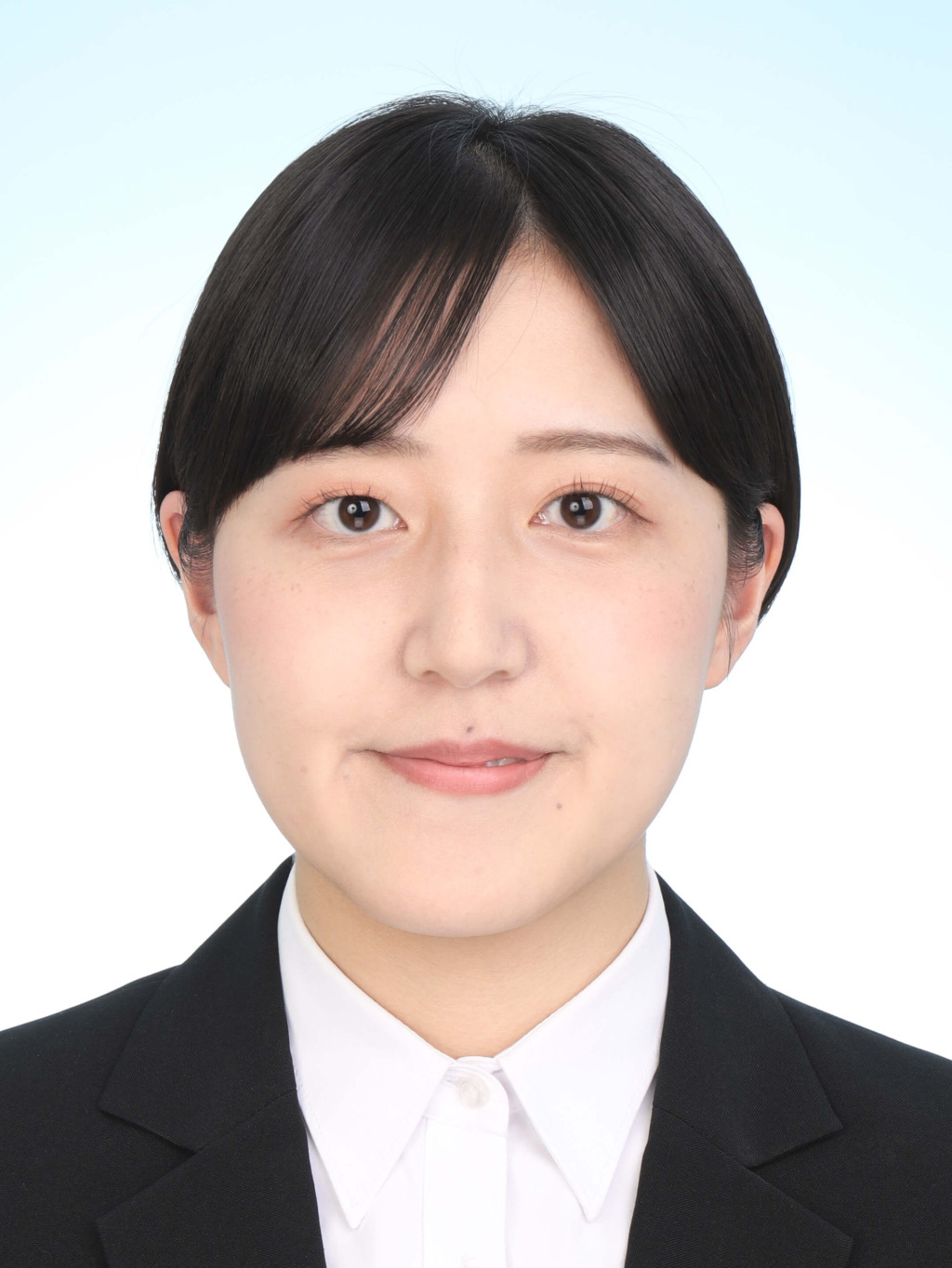 女子就活生の証明写真のビフォー