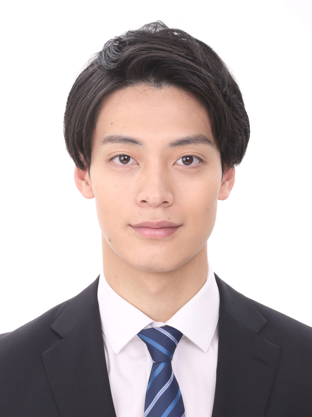 女子就活生の証明写真のビフォー