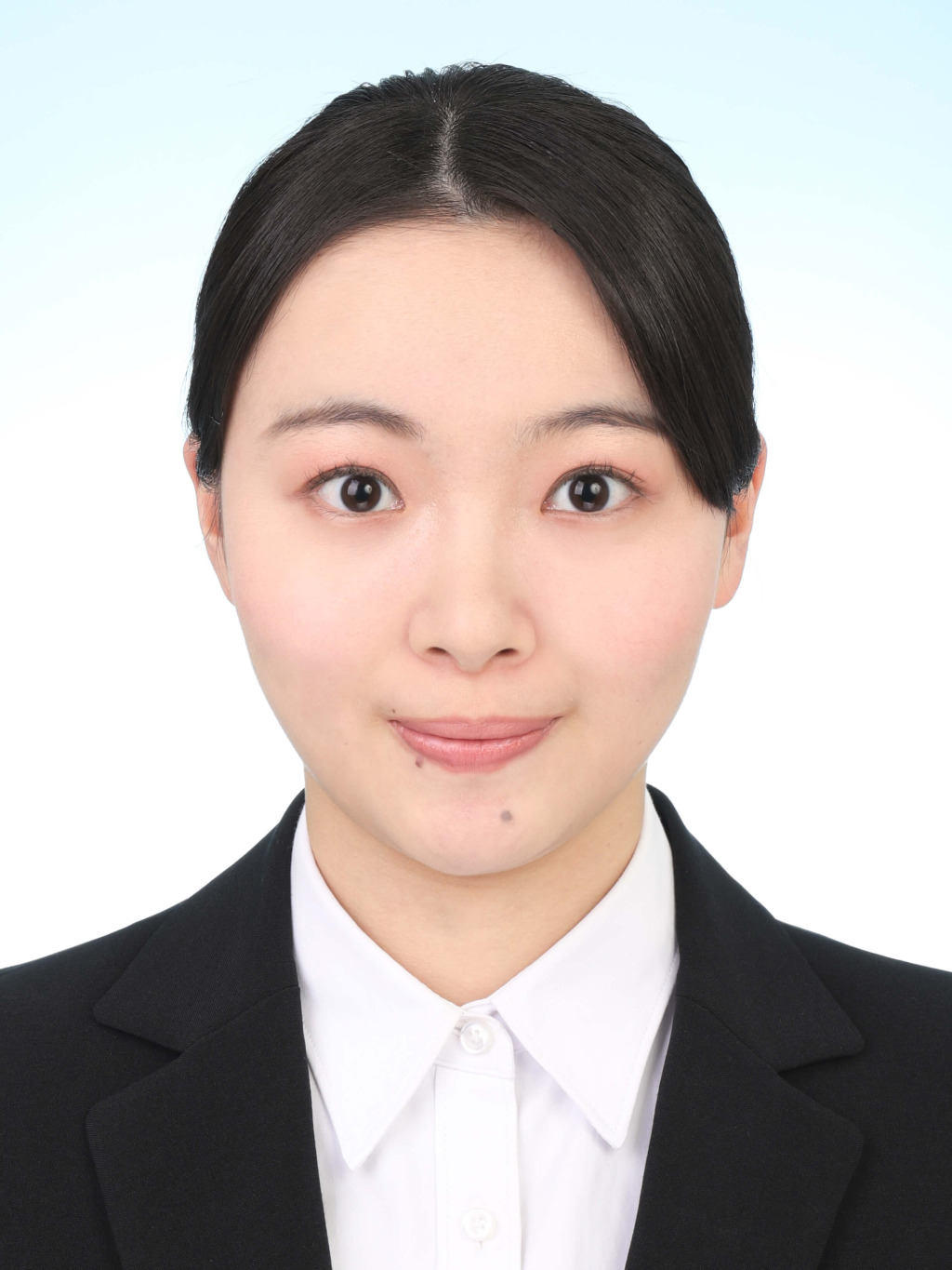 女子就活生のプロがヘアメイクして、撮影指導をした証明写真のアフター