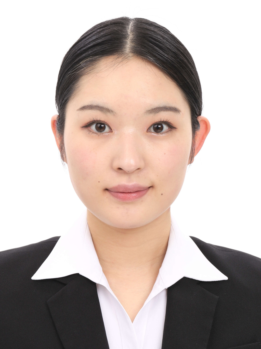 女子就活生の証明写真のビフォー