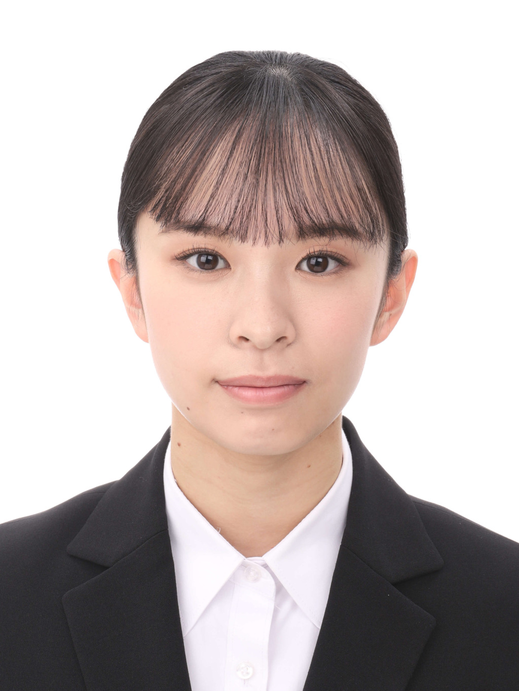 女子就活生の証明写真のビフォー