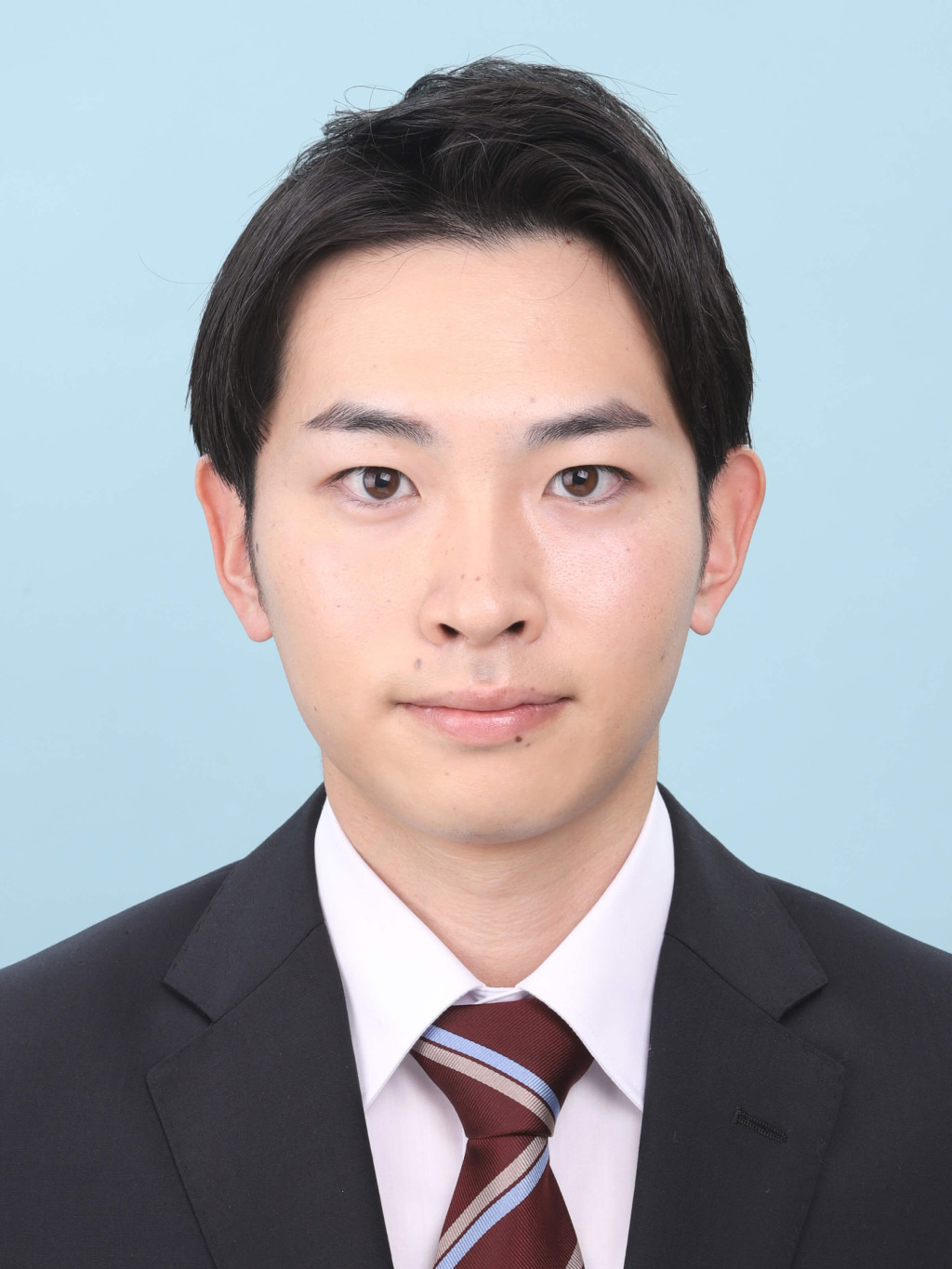 女子就活生の証明写真のビフォー