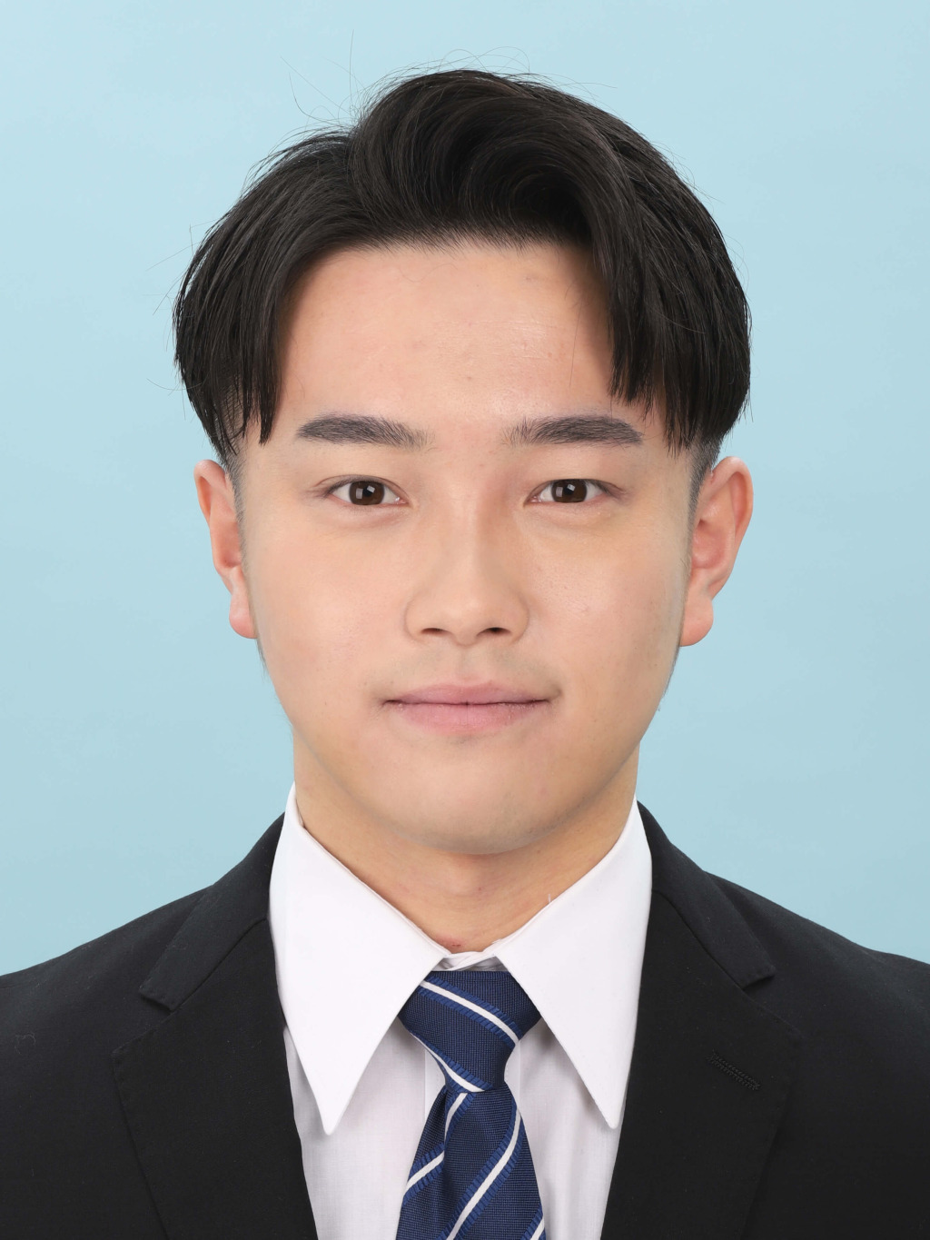 女子就活生の証明写真のビフォー