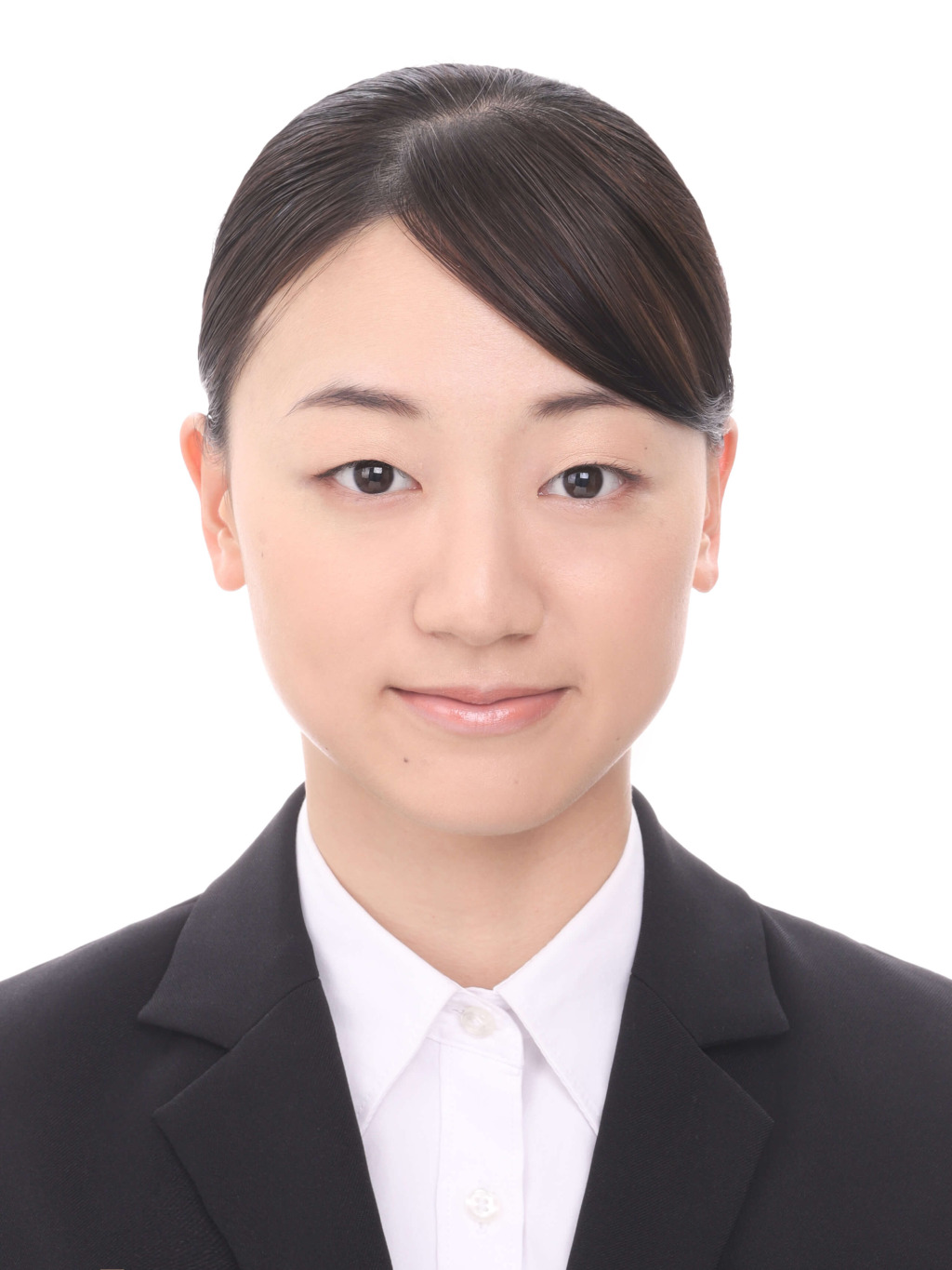 女子就活生のプロがヘアメイクして、撮影指導をした証明写真のアフター