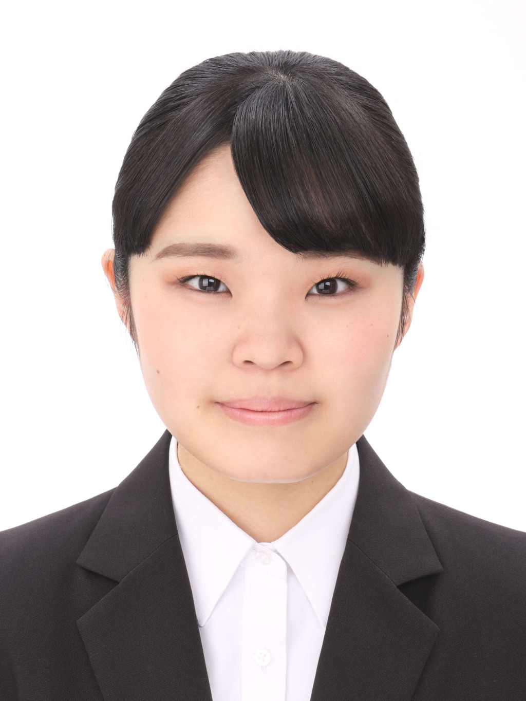 女子就活生のプロがヘアメイクして、撮影指導をした証明写真のアフター