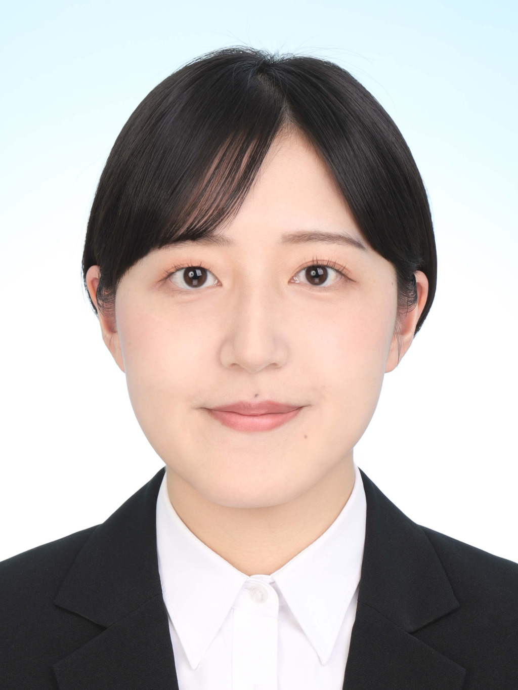 女子就活生のプロがヘアメイクして、撮影指導をした証明写真のアフター