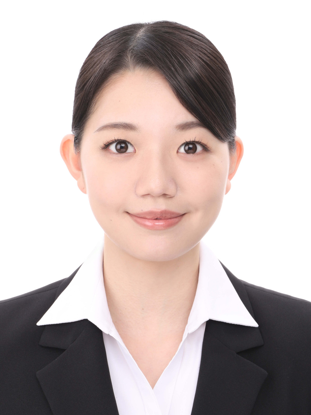 女子就活生のプロがヘアメイクして、撮影指導をした証明写真のアフター