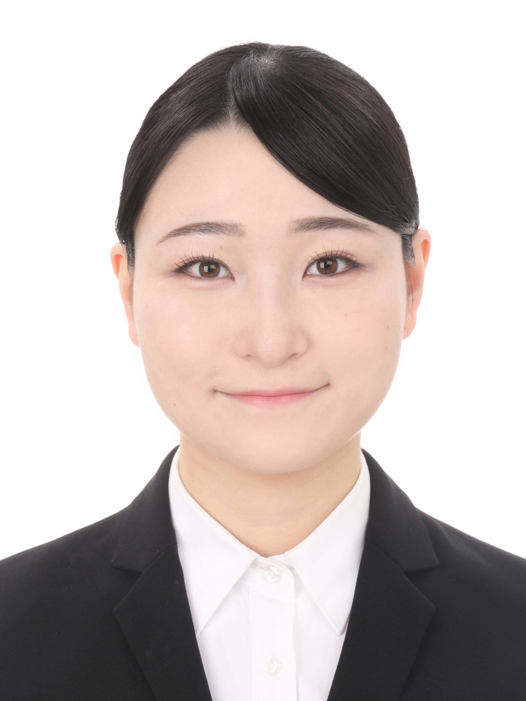 女子就活生のプロがヘアメイクして、撮影指導をした証明写真のアフター