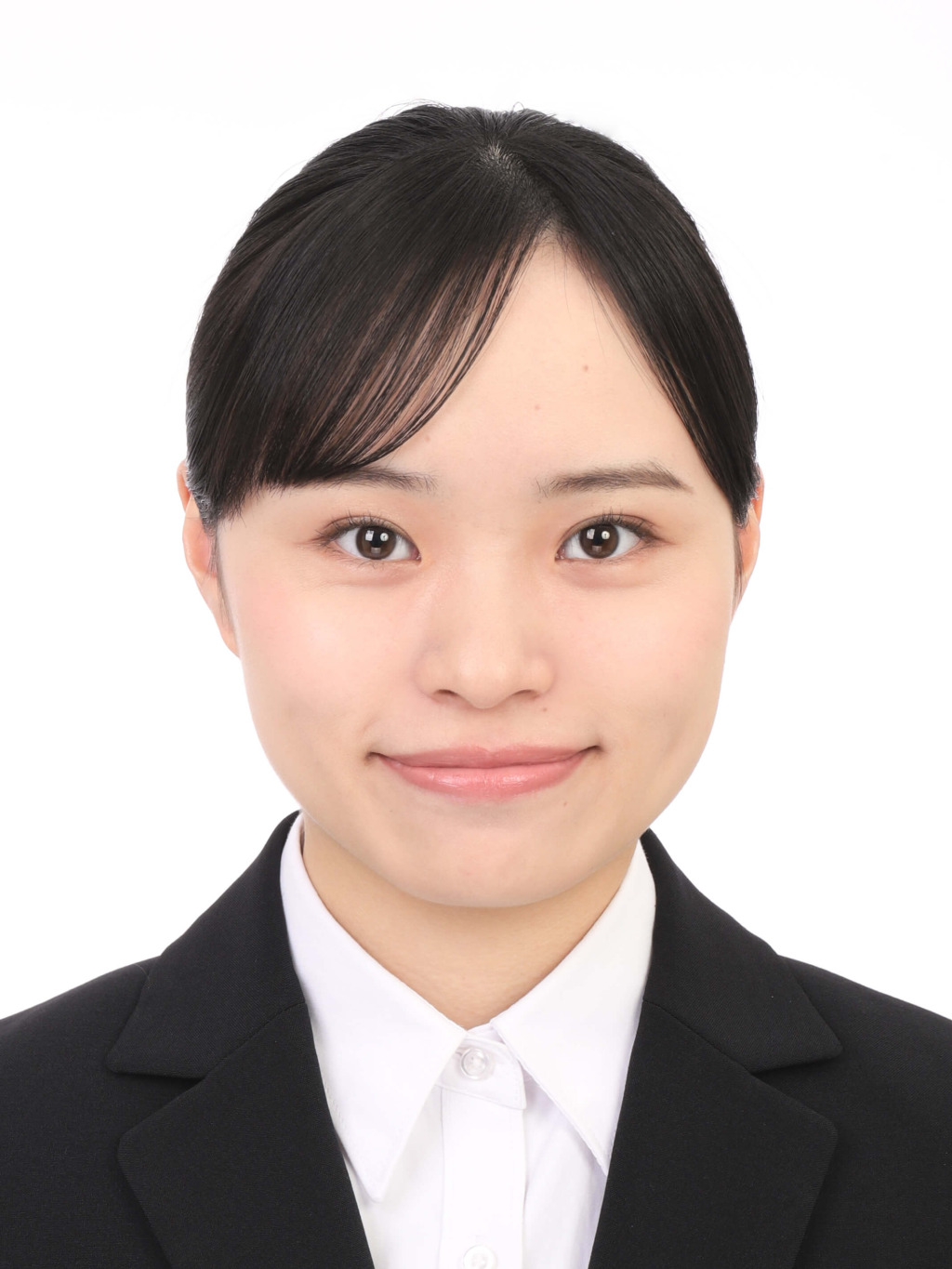 女子就活生のプロがヘアメイクして、撮影指導をした証明写真のアフター