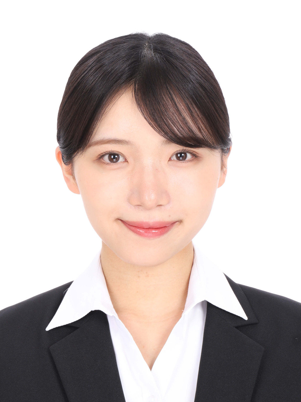 女子就活生の証明写真のビフォー