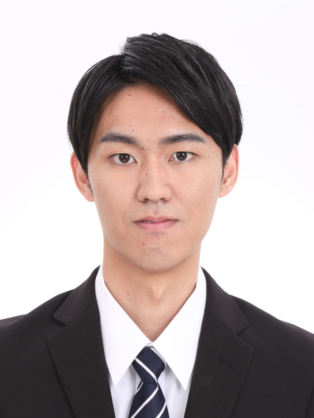 女子就活生の証明写真のビフォー