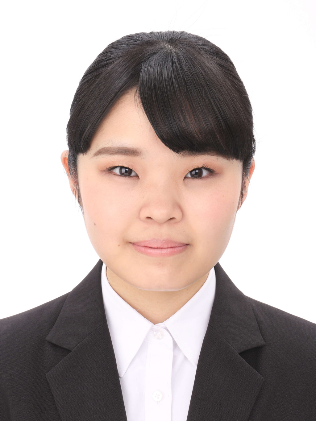 女子就活生の証明写真のビフォー