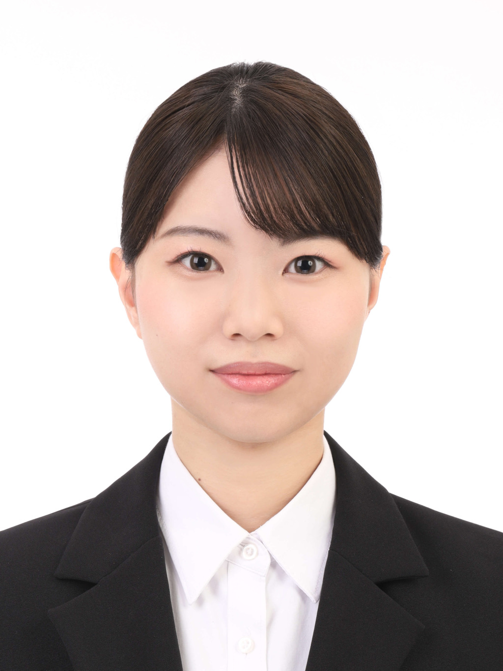 女子就活生のプロがヘアメイクして、撮影指導をした証明写真のアフター