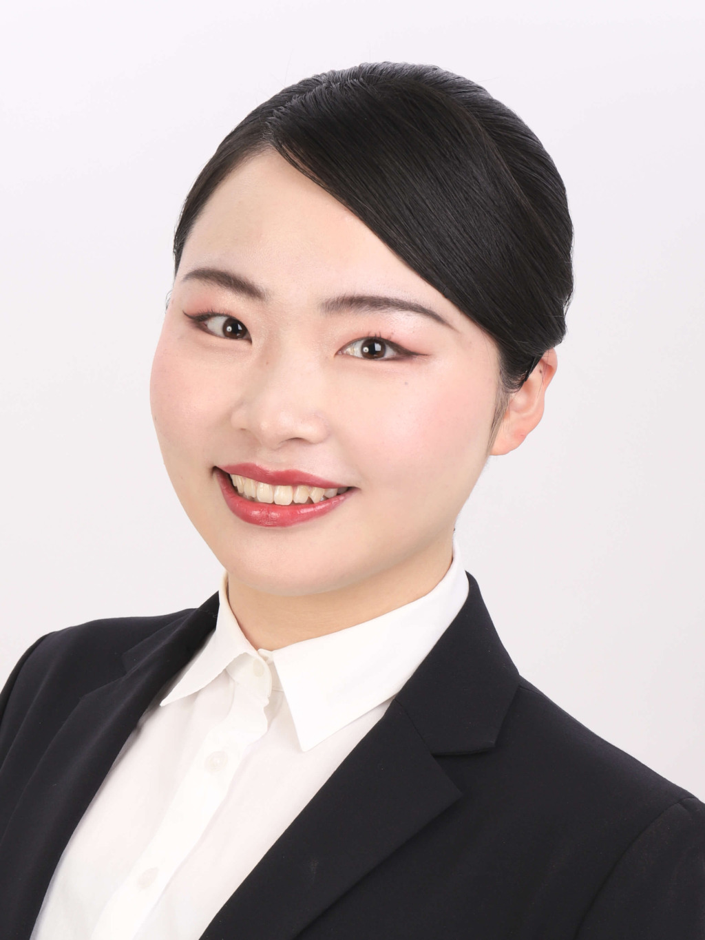 女子就活生のプロがヘアメイクして、撮影指導をした証明写真のアフター