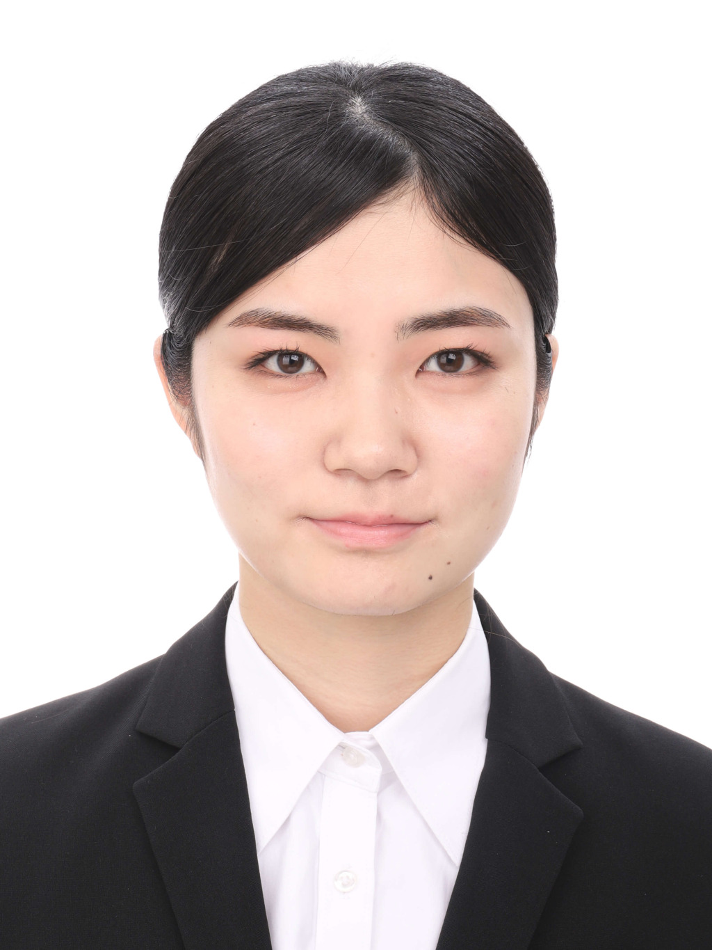 女子就活生の証明写真のビフォー