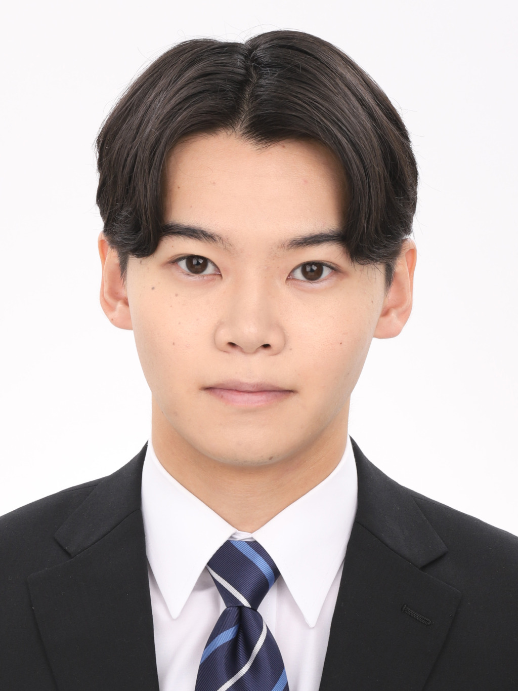 女子就活生の証明写真のビフォー